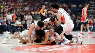 Anadolu Efes’ten tarihi üçlük! İşte finaldeki rakibi…