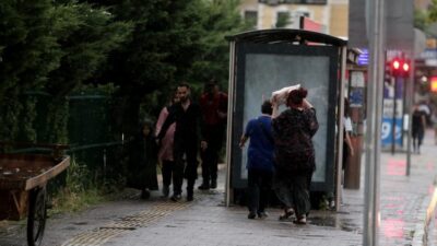 Bursa’da sağanak yağış! Hazırlıksız yakalandılar