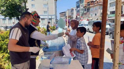 Bursa’nın o ilçesinde başkandan öğrencilere karne hediyesi