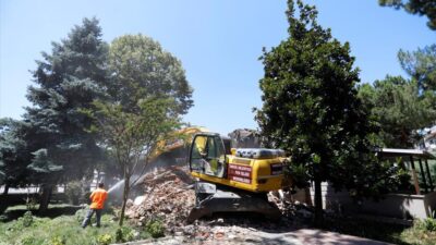 İnegöl’de kaymakamlık lojmanının yıkımı yapıldı