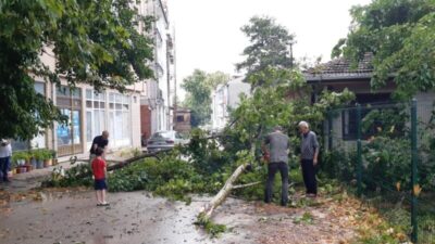 İnegöl’de bayramın birinci günü sağanak sele sebep oldu