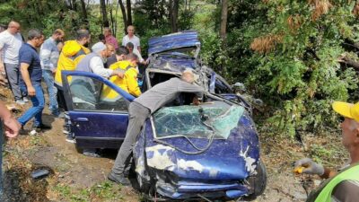 Bursa’da kanala düşen araçta can pazarı: 1’i ağır 3 yaralı