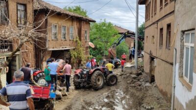 Bursa’da sel bilançosu! 4 kişi yaralandı, 11 ev, 9 araç zarar gördü…