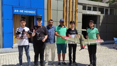 Bursa’da liseli öğrenciler kendi drone’larını kendileri üretiyor