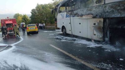 Yolcu otobüsü alev alev yandı; karayolu ulaşıma kapandı