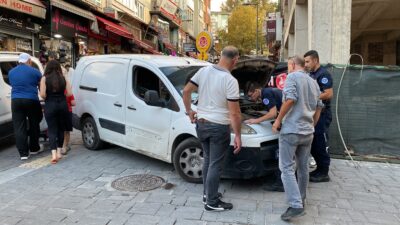 Bursa’da yavru kediye çifte kurtarma operasyonu