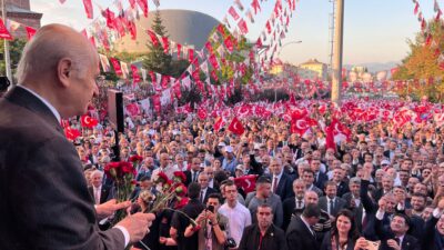 MHP’nin Bursa’da ‘diriliş mitingi’