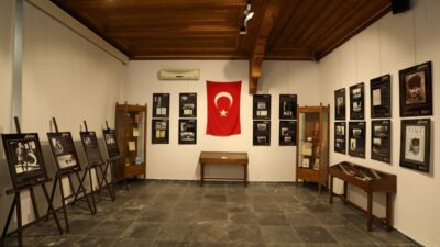 Atatürk’ün hayatını anlatan sergi İnegöl Kent Müzesinde izlenime sunuldu