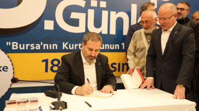 AK Parti Genel Başkan Yardımcısı Şen, ‘Bursa Kitap Günleri’nde söyleşiye katıldı