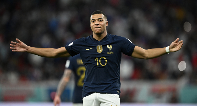 Mbappe alkollü içki logosunu kaldırttı