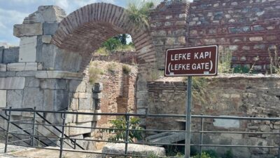 Tarihi Lefke Kapı’daki suyolunda Osmanlı kitabesi bulundu