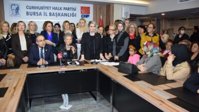 CHP’li kadınlardan Bursa’da gövde gösterisi