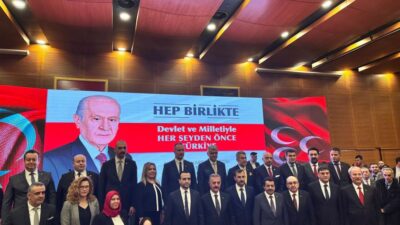 MHP Bursa’dan gövde gösterisi; Milletvekili adaylarını tanıttı…