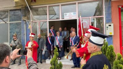 Bursa’nın tarihi ilçesinde Fransızlara mehterli karşılama!