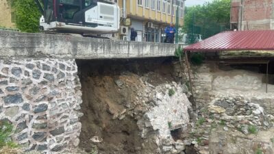 Bursa’da tarihi İznik çini fırınlarının kazı alanı istinat duvarı çöktü