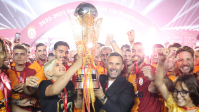 Okan Buruk 1 yıl daha Galatasaray’da