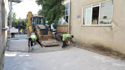 İnegöl’de kırsal mahallelerde sokaklar parke taşla kaplanıyor