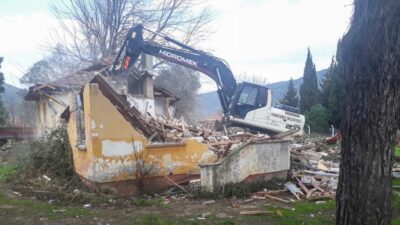 Metruk binalar yıkılıyor Karacabey’in çehresi değişiyor