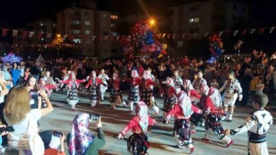 Yenişehir’deki festivalin gözdesi Yıldızlar Folklor Ekibi oldu