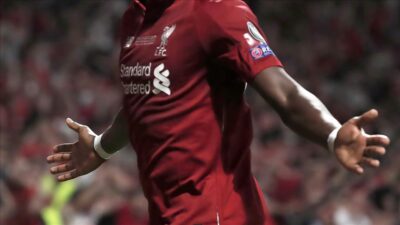 Liverpool’dan beklerine yeni sözleşme