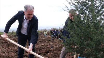 İnegöl’de ‘Cumhuriyete Nefes’ fidanları dikildi