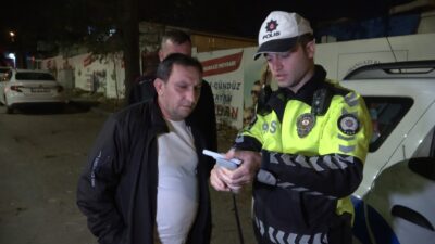 Alkollü yakalandı, polis ekiplerine iş öğretmeye kalktı