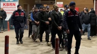 Bursa’da yürürken jandarma durdurdu! Kaçak göçmen çıktılar