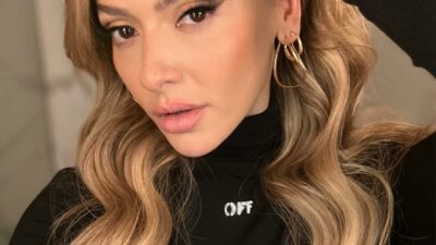 Hadise’den üstsüz poz!