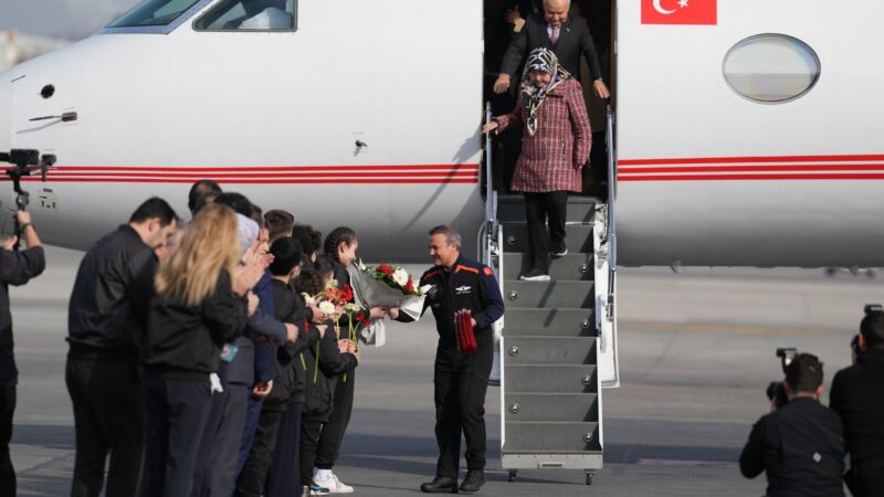 İlk Türk Astronot Alper Gezeravcı Yurda Döndü - Olay Gazetesi Bursa ...