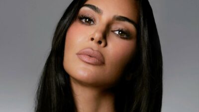 Kim Kardashian 100 bin dolarlık arabasını paylaştı!