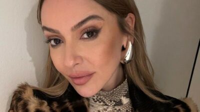 Hadise kırmızı kombiniyle dikkat çekti!