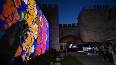 Bursa’da görsel şölen! Sanat teknolojiyle buluştu