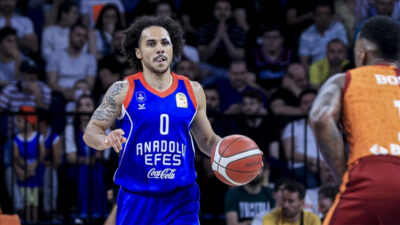 Larkin 4 yıl daha Anadolu Efes’te