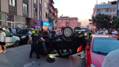 Bursa’da park halindeki otomobile çarpıp böyle takla attı