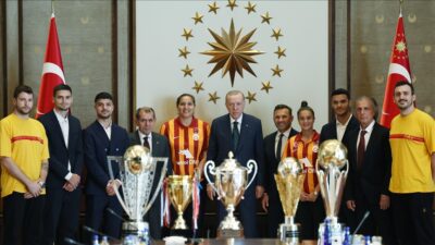 Cumhurbaşkanı Erdoğan, Galatasaray Spor Kulübü’nü kabul etti