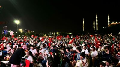 Türkiye saat 22.00’yi bekliyor! İşte Bursa’daki dev ekran noktaları