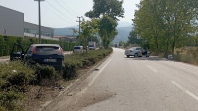 Bursa’da iki otomobil çarpıştı