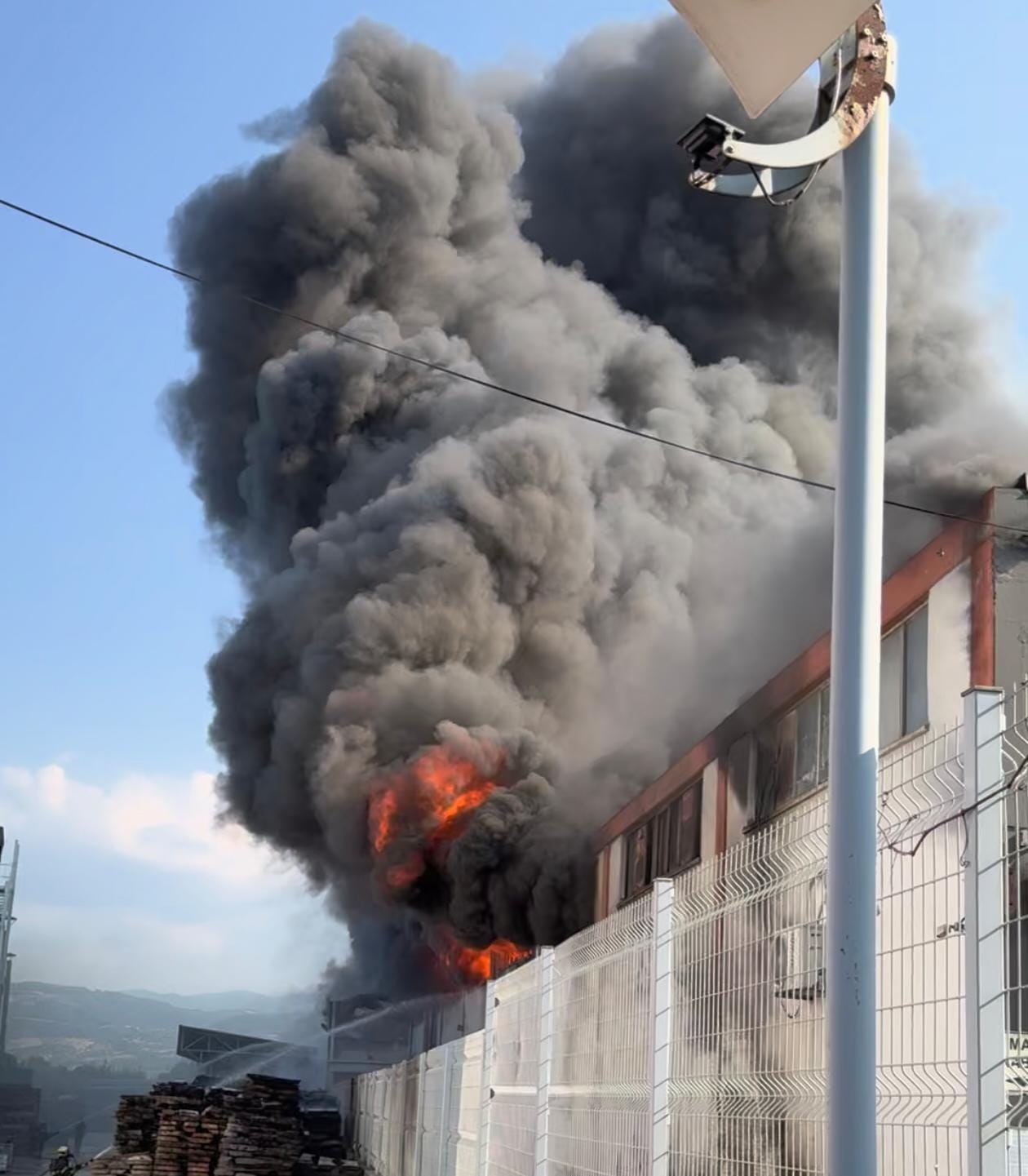 Bursa’da büyük fabrika yangını!
