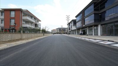 Bursa’nı o ilçesinde tretuvar ve yol kaplama çalışmaları sürüyor