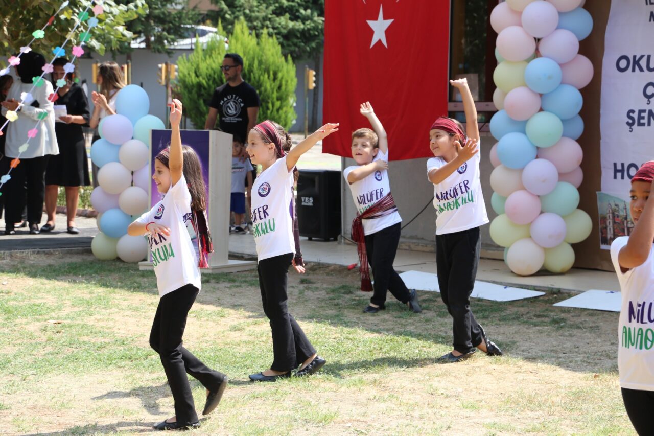 Bursa’da miniklerin MEB şenliğinde doyasıya eğlendi