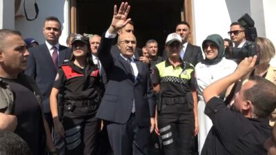 Bursa’da Vali Demirtaş’ı yüzlerce kişi uğurladı