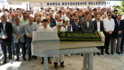 Münevver Tanrıverdi’ye dualarla veda; Çağlar ve Tanrıverdi ailelerini dostları yalnız bırakmadı