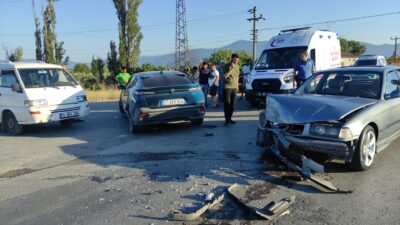 Bursa’da kavşakta zincirleme kaza