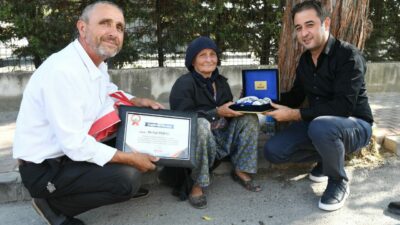 Bursa’da yaşayan 82 yaşındaki Nefise teyze herkese örnek oldu! Tek başına bakın ne yaptı