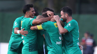 Lider Bursaspor 3 puanı 3 golle aldı