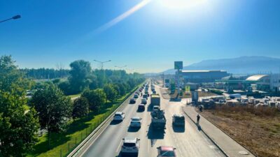 Bursa’da sabah trafiğinde okul yoğunluğu!