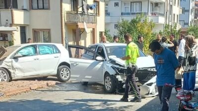 Bursa’da otomobiller çarpıştı: Yaralılar var