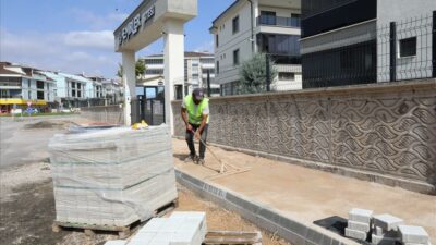 İnegöl Ertuğrulgazi Mahallesi’nde kaldırım çalışmaları sürüyor