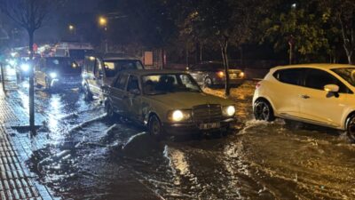 Bursa’da sağanak yağış hayatı felç etti