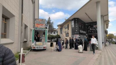 Bursa’da FETÖ elebaşı Gülen’in ölümü nedeniyle lokma dağıttırdı